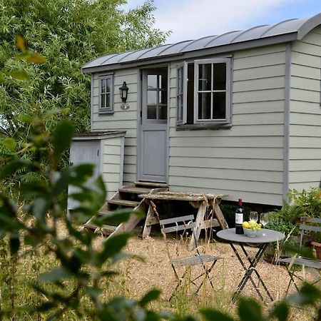 The Shepherd'S Hut @ Chichester Cottage Bagian luar foto